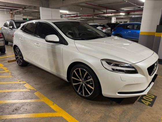 VOLVO V40 2.0 T4 MOMENTUM GASOLINA 4P AUTOMÁTICO